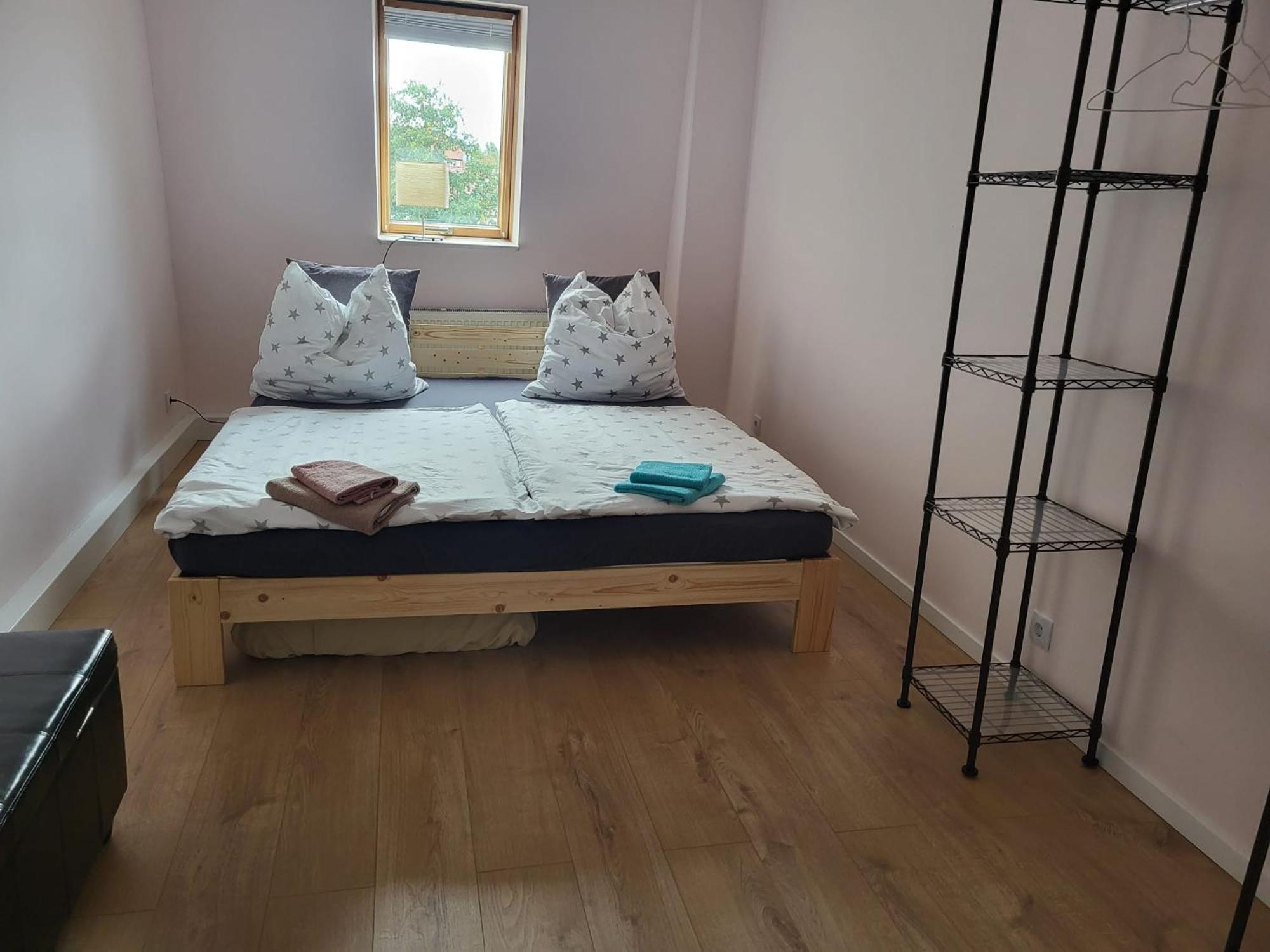 Schoene Neue 4 Zimmer Wohnung Mit Sued-Balkon Bis 8 Personen Наумбург Экстерьер фото