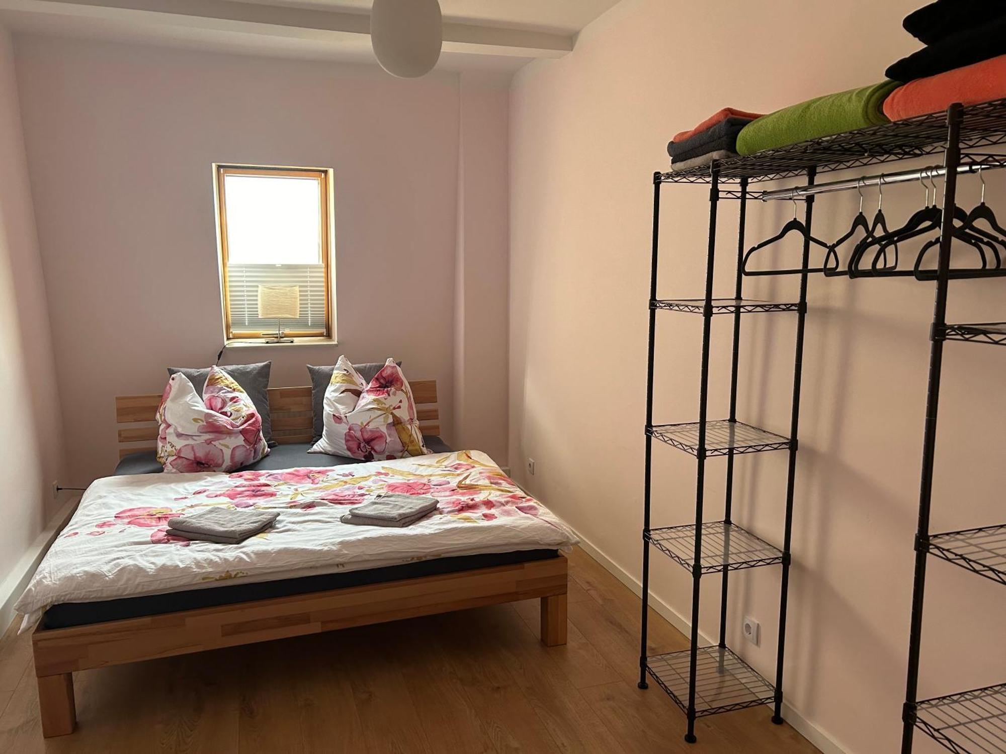 Schoene Neue 4 Zimmer Wohnung Mit Sued-Balkon Bis 8 Personen Наумбург Экстерьер фото