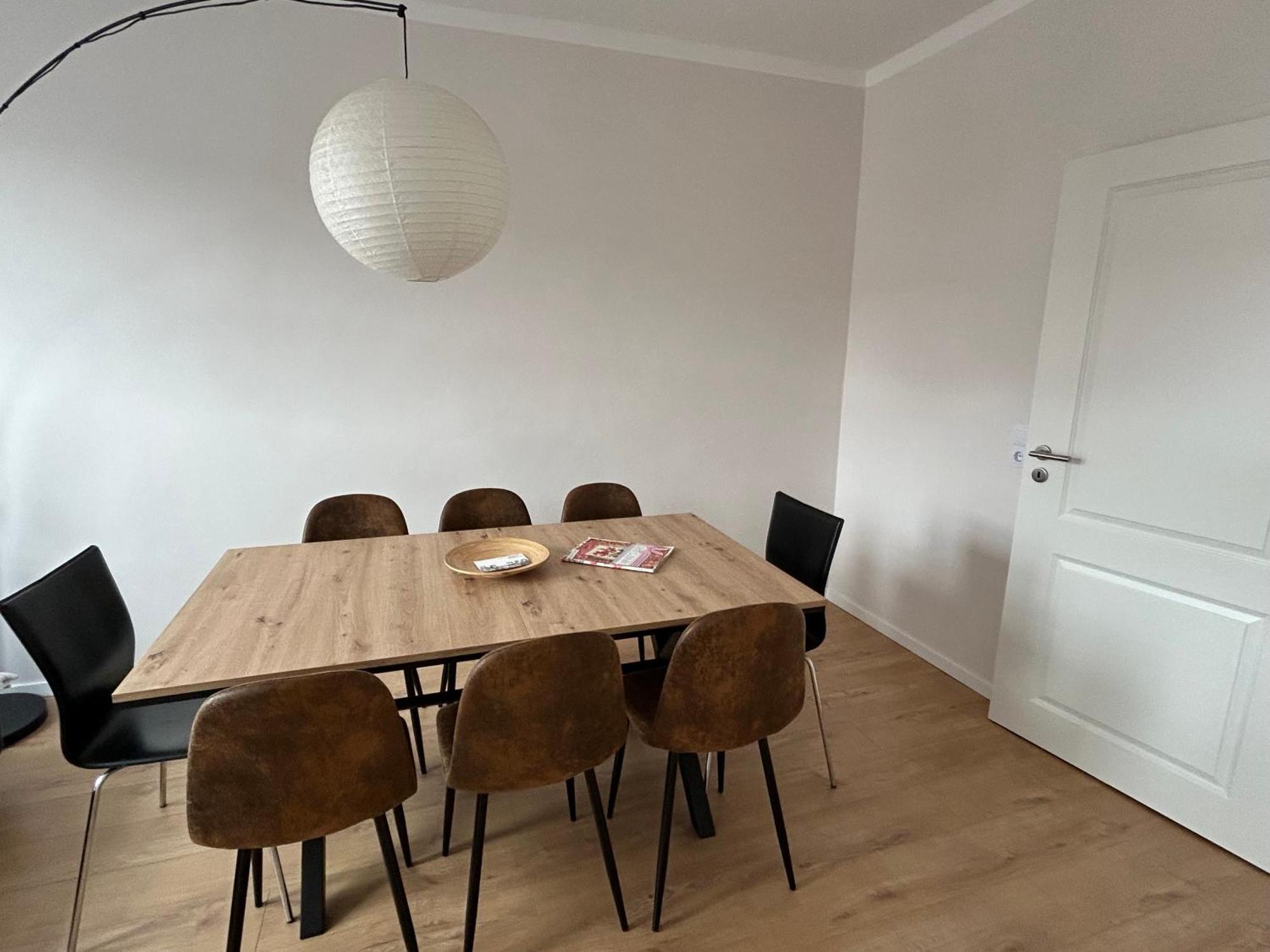 Schoene Neue 4 Zimmer Wohnung Mit Sued-Balkon Bis 8 Personen Наумбург Экстерьер фото