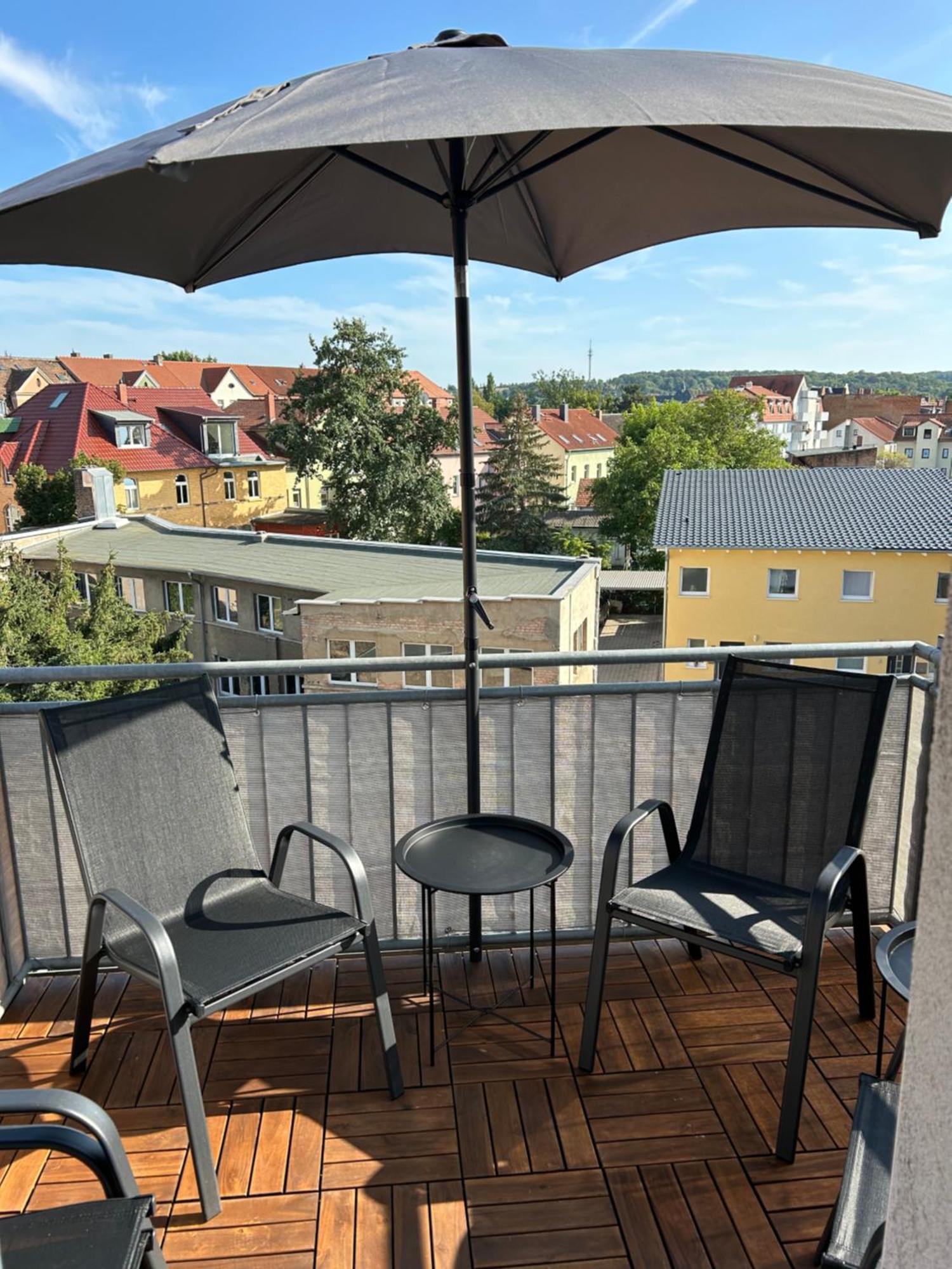 Schoene Neue 4 Zimmer Wohnung Mit Sued-Balkon Bis 8 Personen Наумбург Экстерьер фото