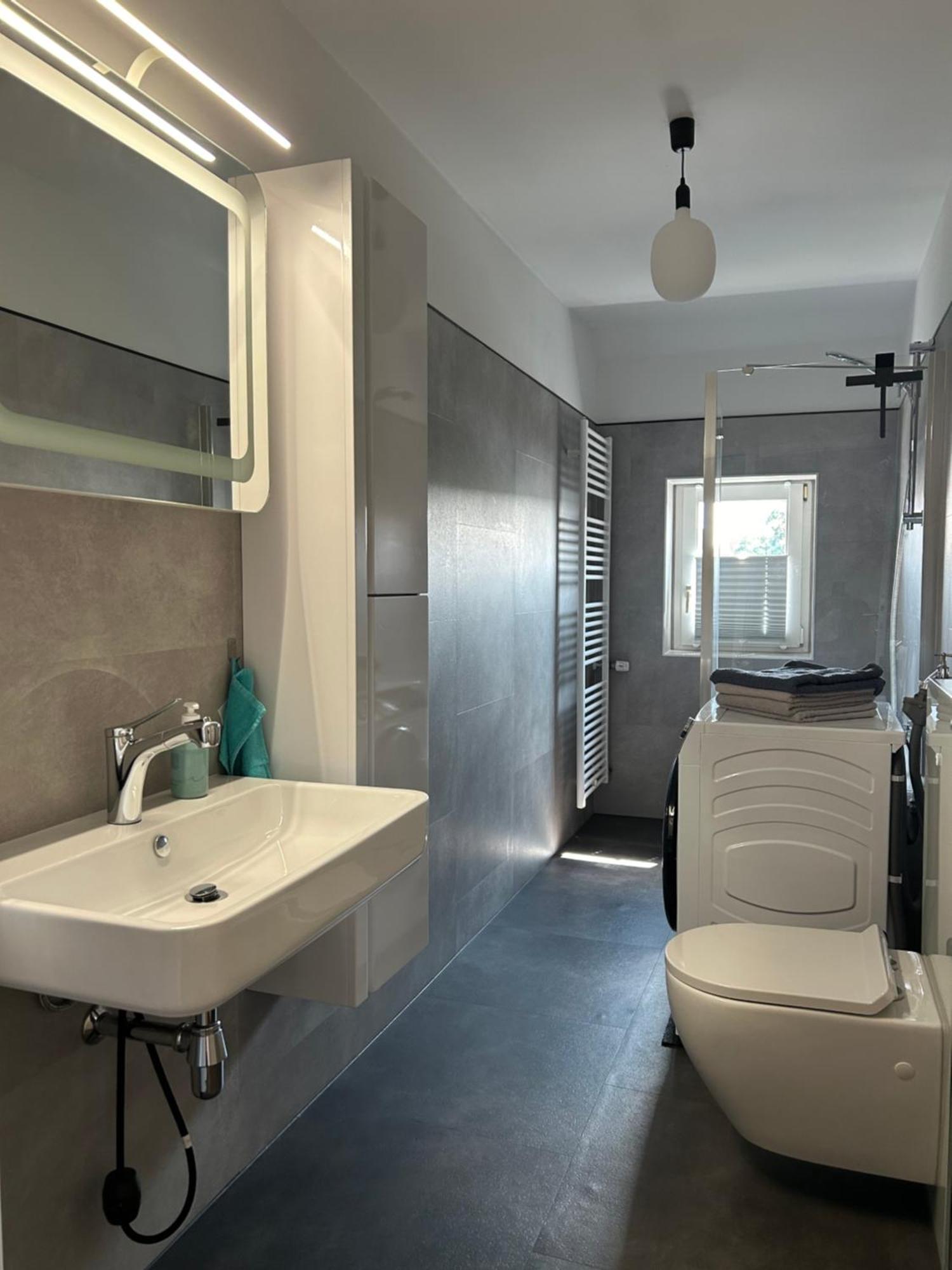 Schoene Neue 4 Zimmer Wohnung Mit Sued-Balkon Bis 8 Personen Наумбург Экстерьер фото