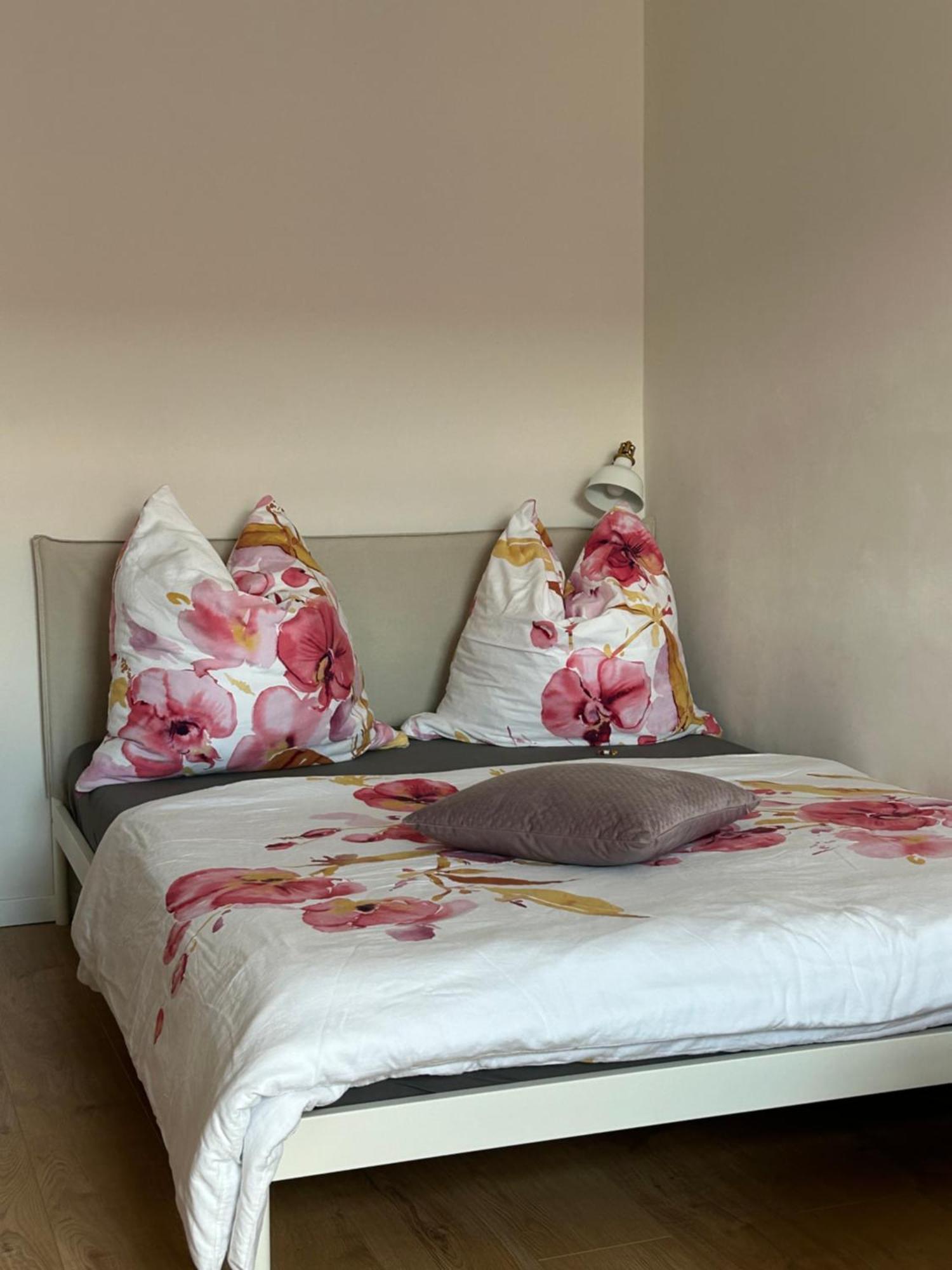 Schoene Neue 4 Zimmer Wohnung Mit Sued-Balkon Bis 8 Personen Наумбург Экстерьер фото