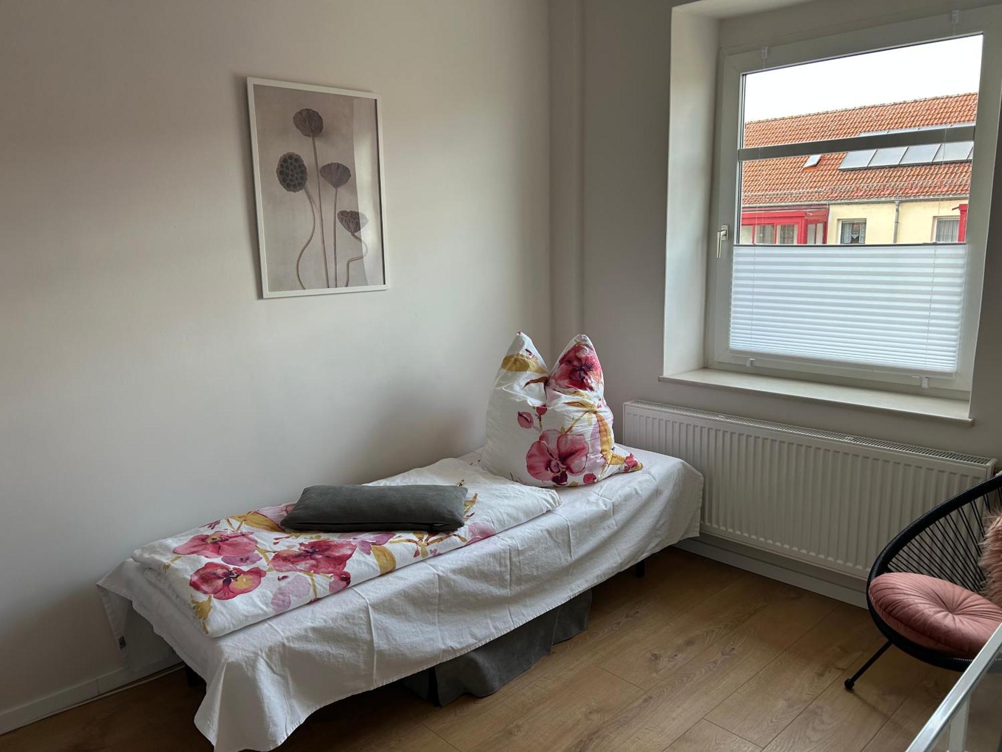 Schoene Neue 4 Zimmer Wohnung Mit Sued-Balkon Bis 8 Personen Наумбург Экстерьер фото